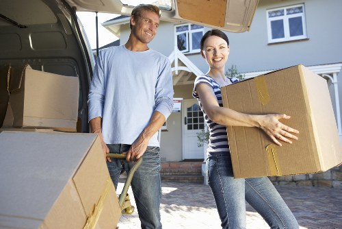 Local student removals in Putney with efficient loading and unloading support